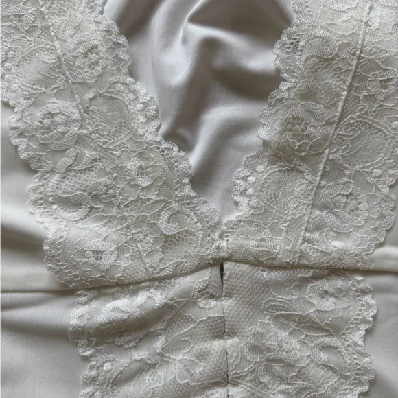 White Fox Boutique Ivory Lace Tank Top - Picture 3 of 4